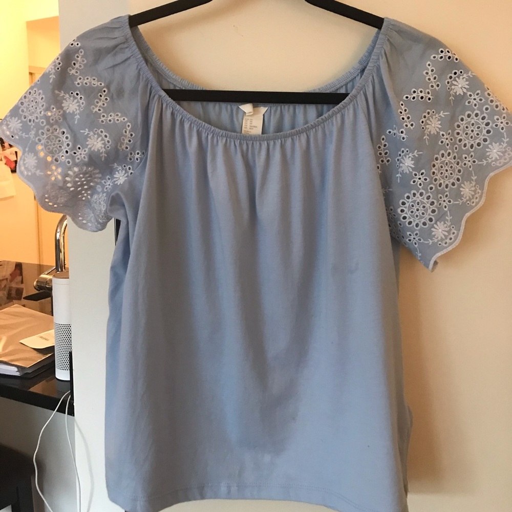 Cute flowy top with embroidered sleeves